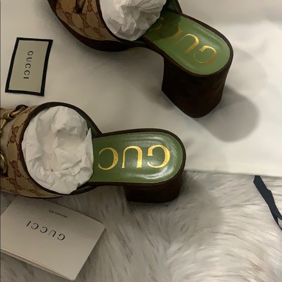 Gucci
36.5
Heel 2.4 in
Platform 0.4 in - Picture 5 of 12